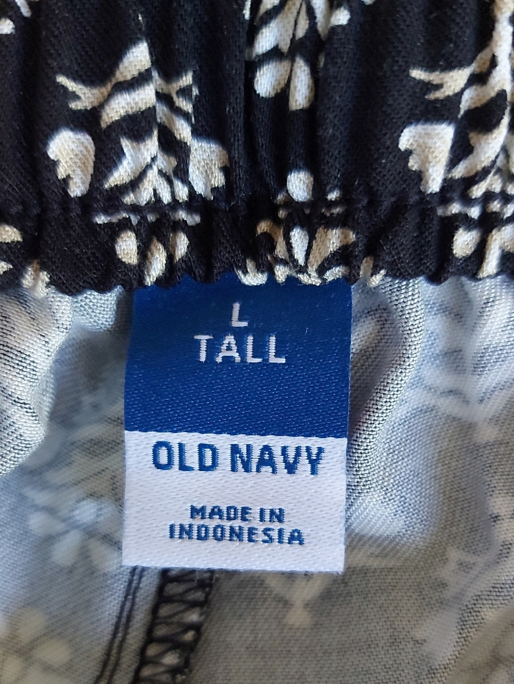 Old Navy Blue and White Printed Fabric Tag - Picture 5 of 7